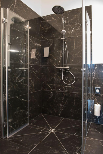 Bathroom 3, The Outlet Hotel, Reutlingen