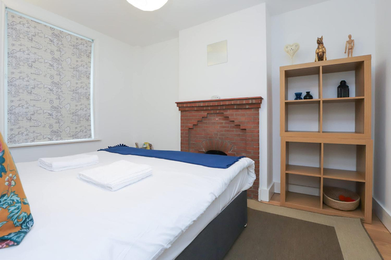Bedroom 2, The Jericho Retreat - Bright & Spacious 4BDR Home, Oxfordshire
