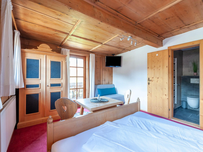 Bedroom 2, Apartment in Kirchberg near Ski Bus, Kitzbühel
