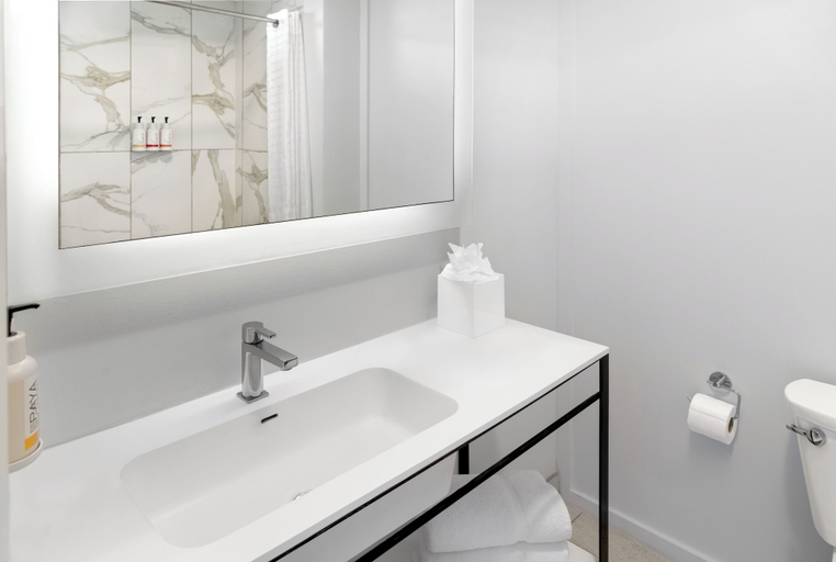 Bathroom 5, Montauk Blue Hotel, Suffolk