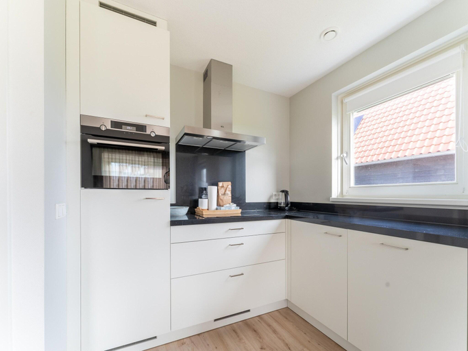Others 3, Holiday Home near Scherpenisse Beach, Tholen
