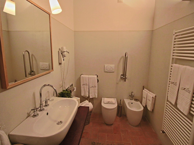Bathroom 3, Swim, Savor, and Stroll in Umbria, Perugia