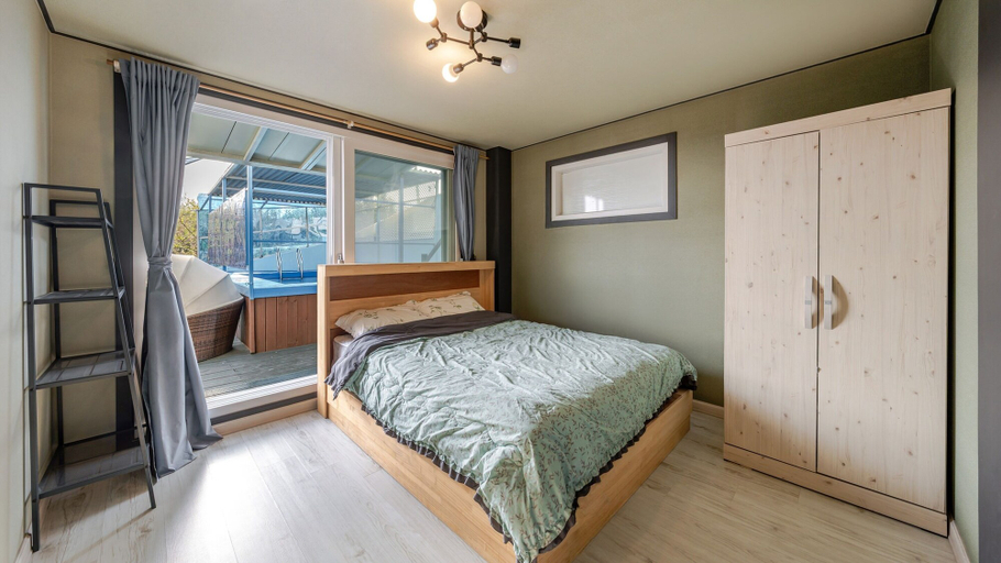 Bedroom 2, Yeonorang Park Pool Villa in Pohang, Pohang