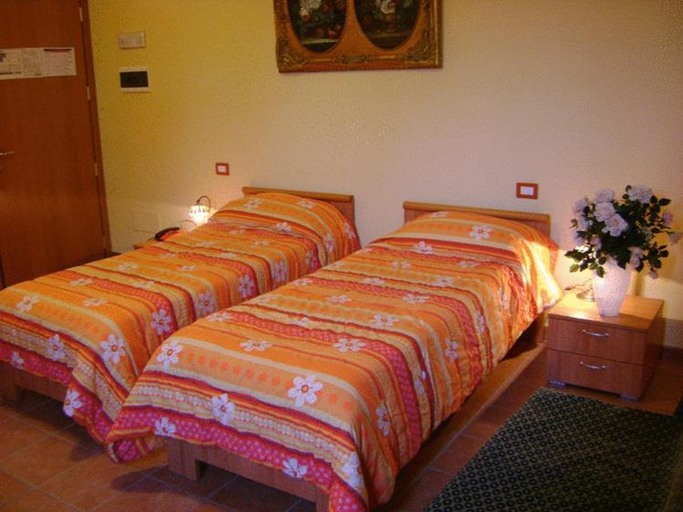 Others 3, Albergo Corte Antica, Verona