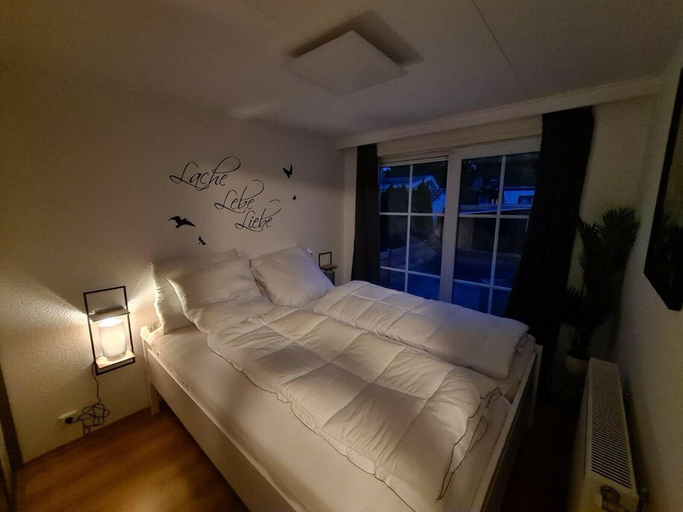 5, Chalet with dishwasher in a park, Angerlo