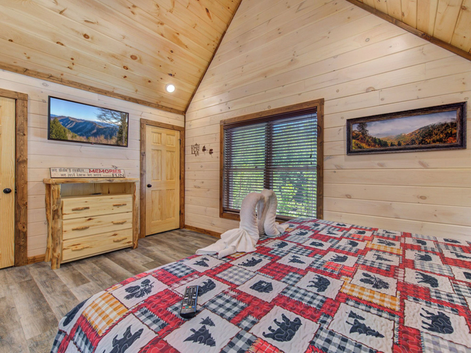 Bedroom 3, Three Little Bears by Smoky Cove Resort, Sevier