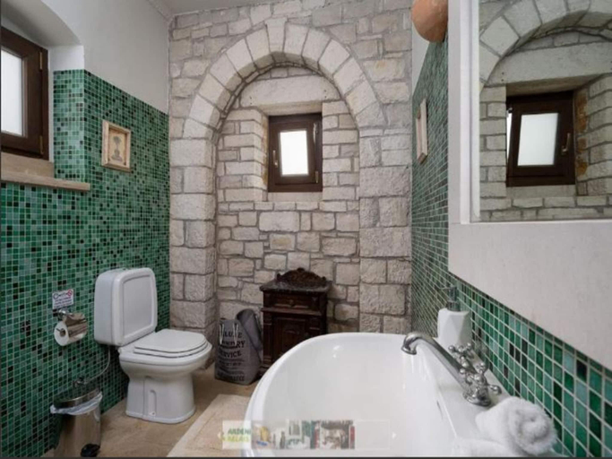 Bathroom 3, Villa in Kamilari near Child-Friendly Beach, Faistos