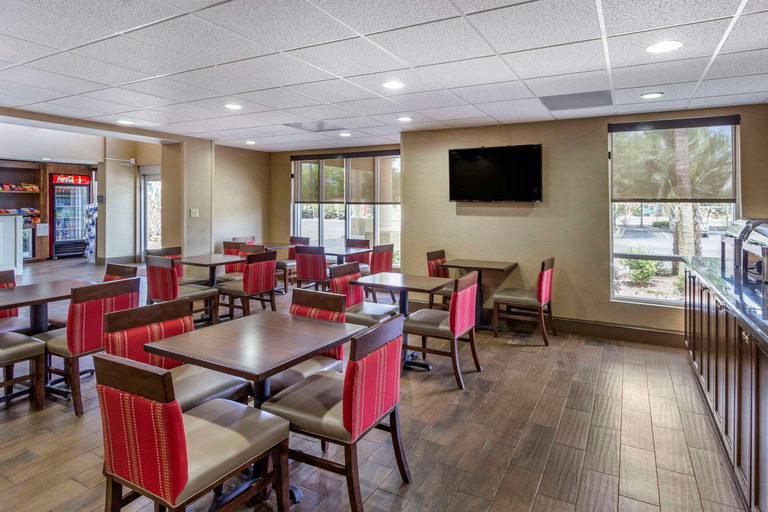 Food & Drinks 5, Comfort Suites At the University, Horry