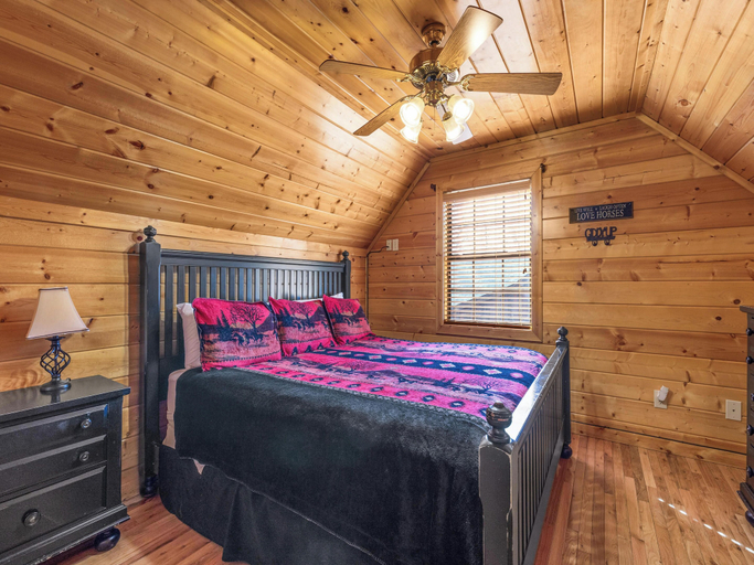 Bedroom 3, Simple Elegance, Sevier