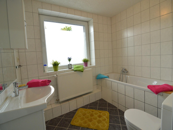 Bathroom 3, Holiday Home with Garden, Heating, Barbecue, Liège