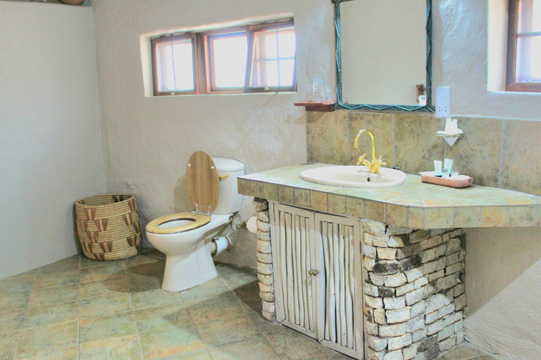 Bathroom 3, Lodge at The Ancient City, Masvingo