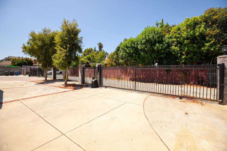 Room 3, Sunny Spanish Villa Pool Parking Privacy, Los Angeles