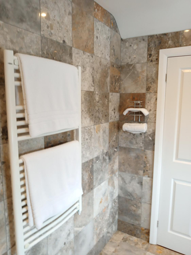 Bathroom 2, Oak End Lodge, Kent