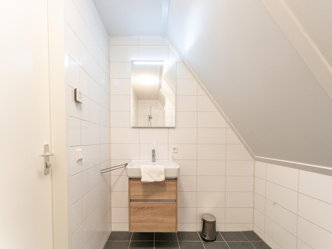Bathroom 4, Holiday Home near Scherpenisse Beach, Tholen