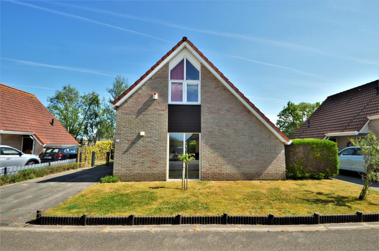Exterior 4, Lively Bungalow on the Water, Sluis