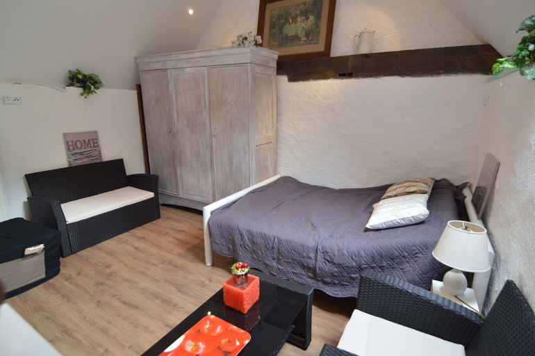 Living room 4, Cozy Apartment in Immerath With Fishing Near, Vulkaneifel