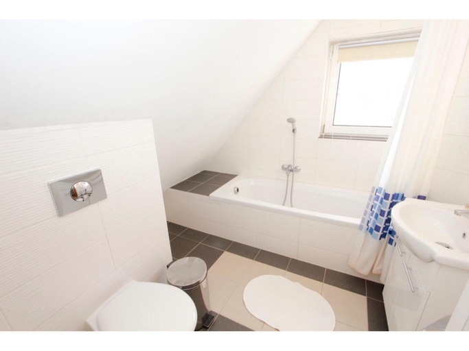 Bathroom 4, Mountain Retreat Villa near Spa Resorts, Karlovy Vary