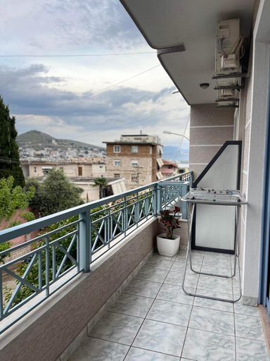 Others 5, Hotel Timi, Sarandës