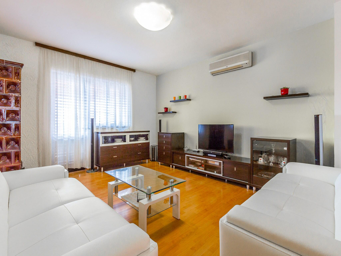 Others 5, Holiday Home in Pula near Beach Pool, Pula
