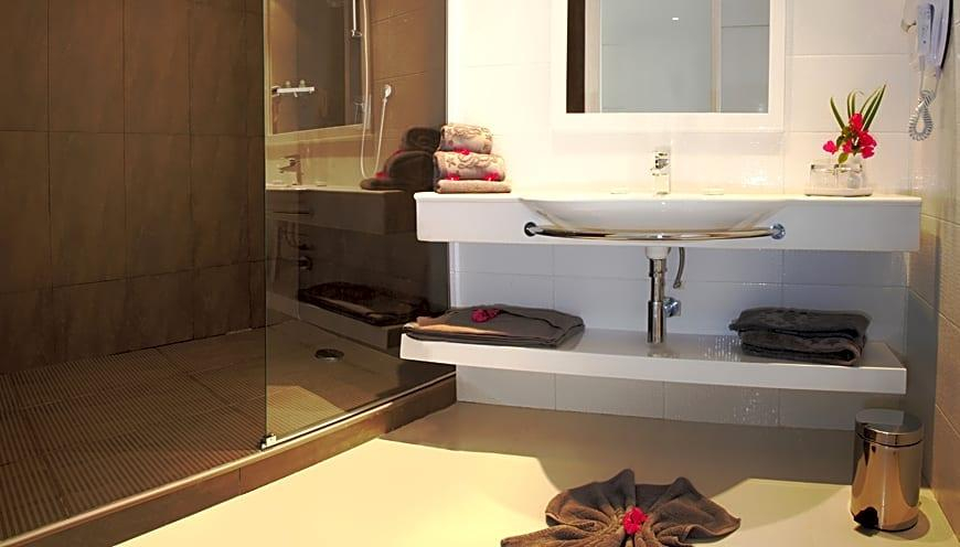 Bathroom 4, Djerba Plaza Thalasso & Spa, Djerba Midoun