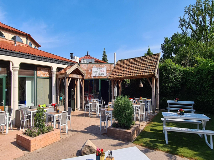 Others 4, Group Getaway in Arcen, Arcen en Velden