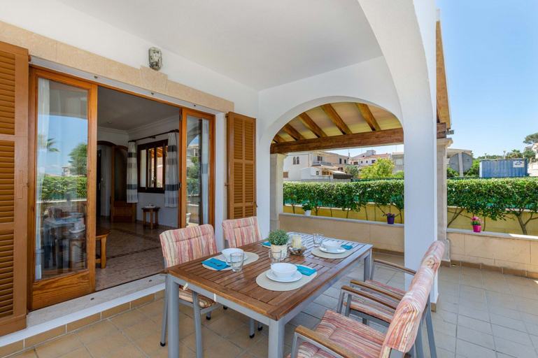 Outdoor dining 2, Yourhouse Ca Na Maria, Baleares