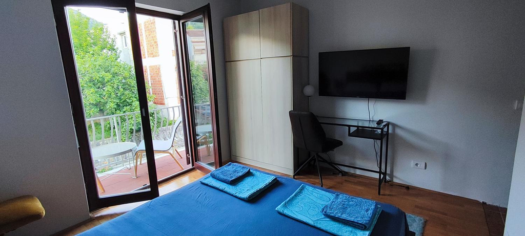 Others 4, IGOR ROOMS