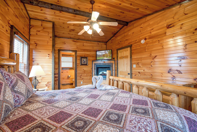 Bedroom 2, Standing Bear Lodge, Sevier