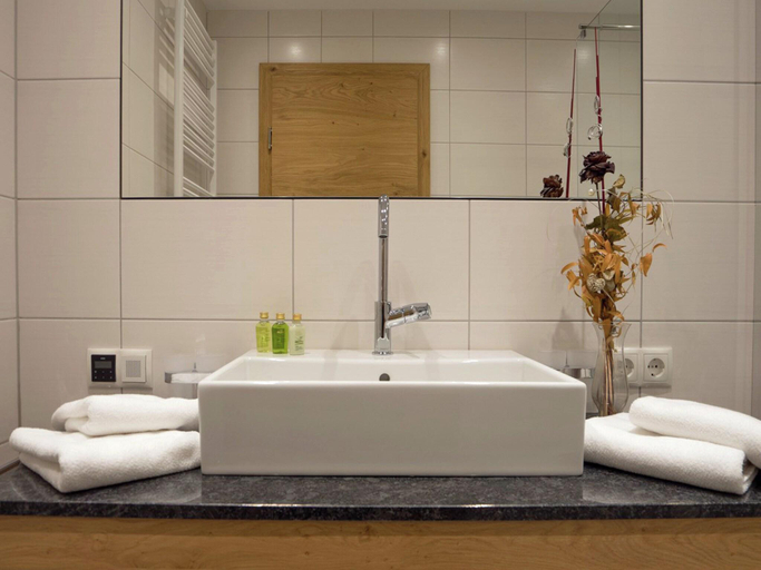 Bathroom 3, Apartment in Mayrhofen near Ski Lifts, Schwaz