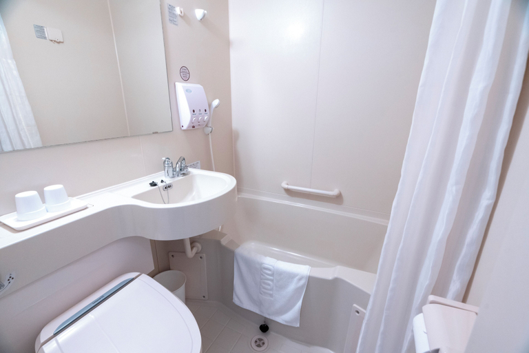 Bathroom 5, Toyoko Inn Busan Haeundae No.2, Haeundae
