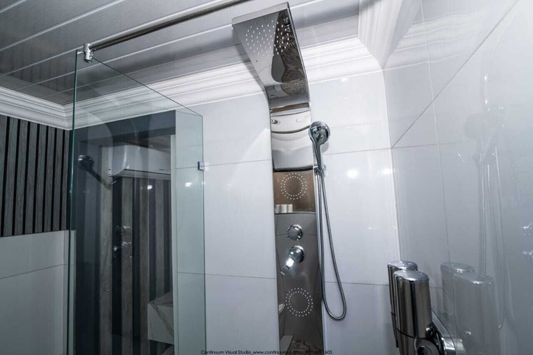 Bathroom 4, The Fine Line Lodge, City of Tshwane