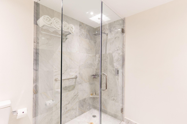 Bathroom 5, HS HOTSSON Hotel Irapuato, Irapuato