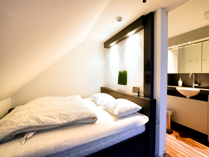 Bedroom 2, Manor house studio in Robertville, Liège