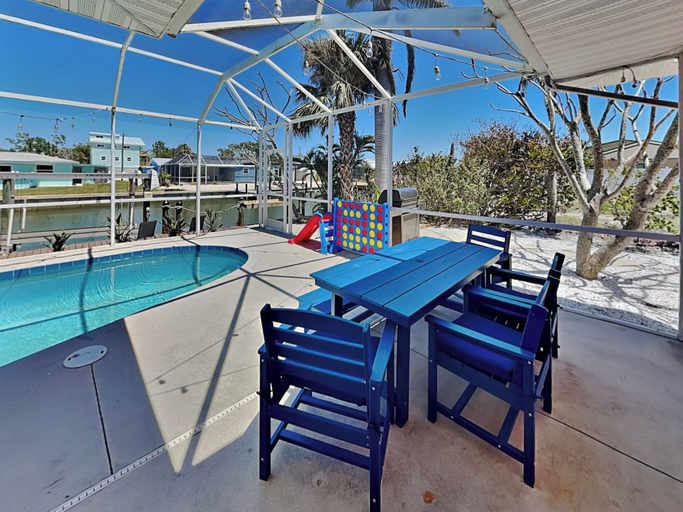 Sport & Beauty 5, Shell Mound Beach Cottage by Distinctive Beach Rentals, Lee
