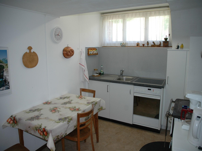 Others 5, Charming Chalet Near Trails, Raron
