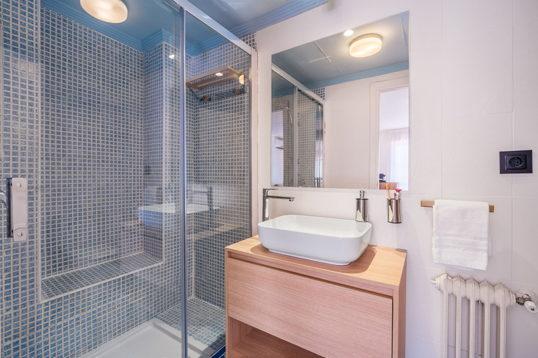Bathroom 3, Granada Suites by Olala Homes, Granada