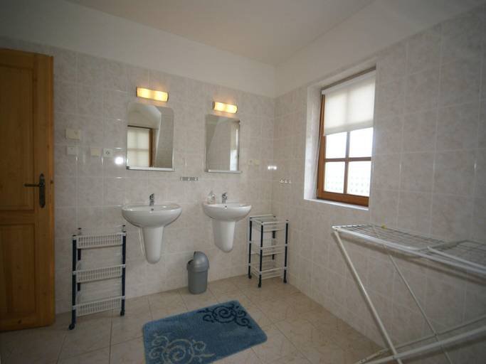 Others 5, Peaceful Mountain Holiday Stay, Trutnov