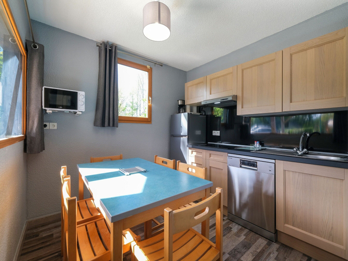 Dining 3, Comfortable Holiday Home With Private Terrace, Ardennes