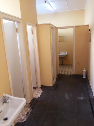 Bathroom 5, Club Hotel, South Taranaki
