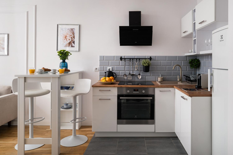 Others 2, Charming 2x 1-BR studios 950 m from Central Station, bedroom & separate living room, Warsaw