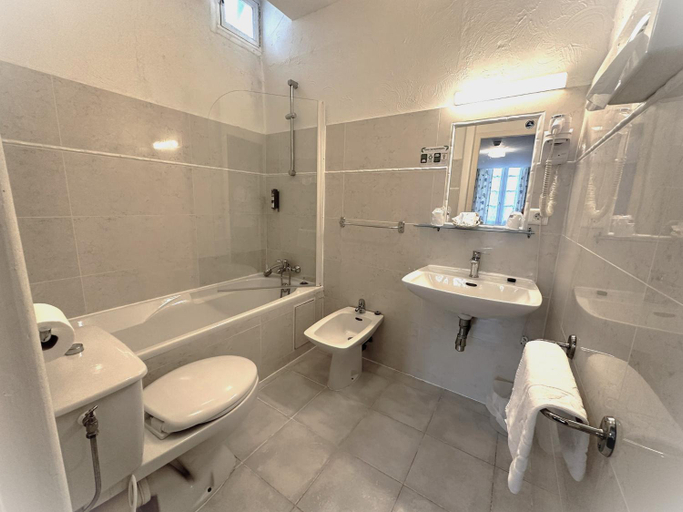 Bathroom 3, Logis Le Relais Imperial, Alpes-Maritimes