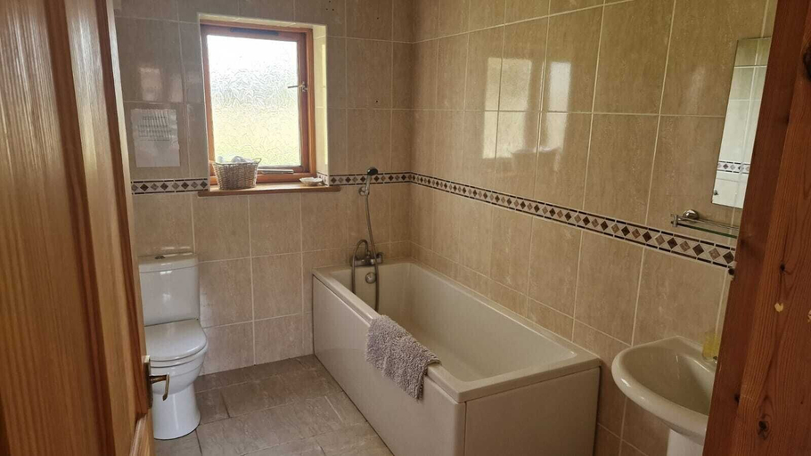 Bathroom, Setcops Farm Holiday Cottages, North Lincolnshire