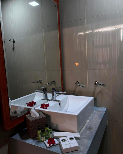 Bathroom 4, Lavanga Resort & Spa, Hikkaduwa
