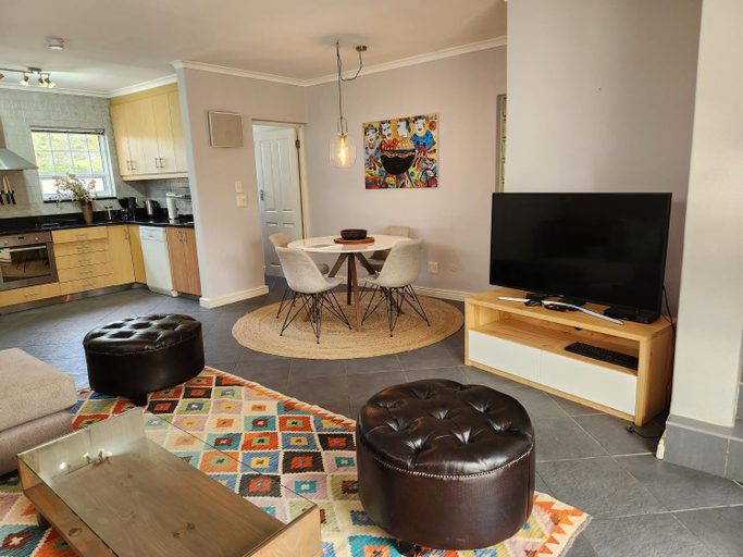 Food & Drinks, Charming fully fitted double storey cottage near Constantia Village, City of Cape Town