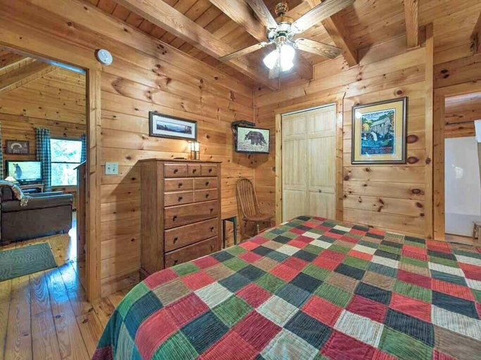 Bedroom 3, Bear's Den by Jackson Mountain Rentals, Sevier