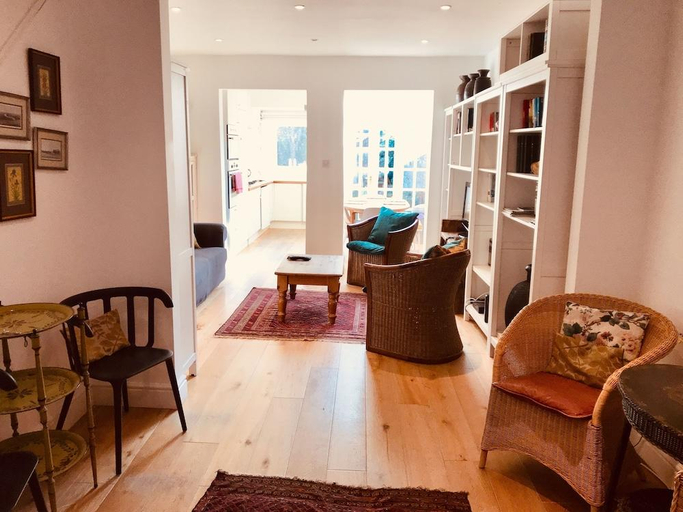 Others 5, The Old Bookbinders Retreat [VR], Oxfordshire
