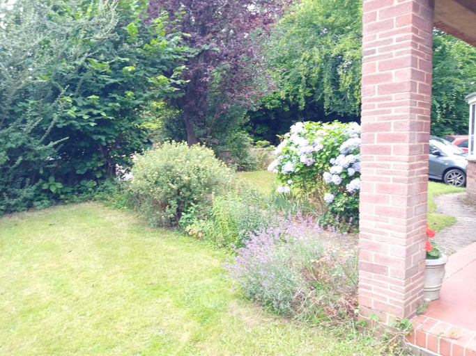 Others 3, Oak End Lodge, Kent