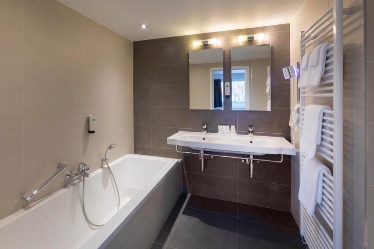 Bathroom 2, Hotel Auberge St. Pol, West-Vlaanderen