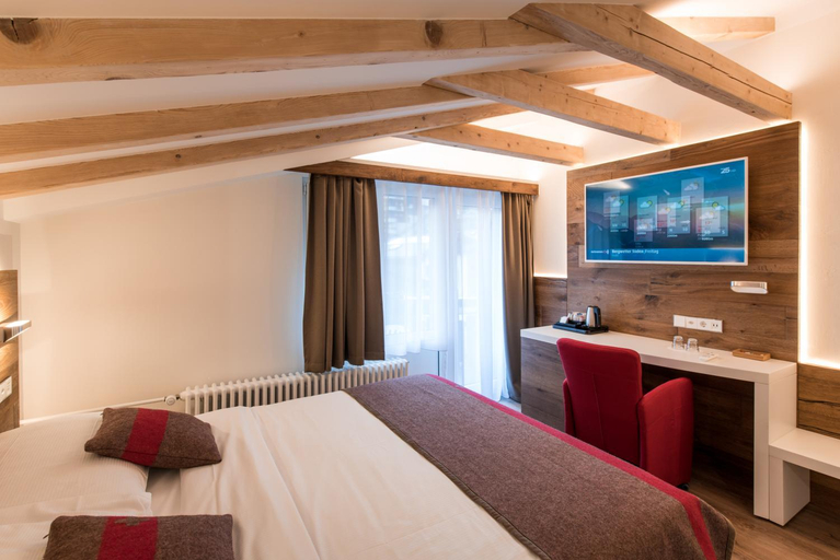 Bedroom 3, Hotel Butterfly, Visp