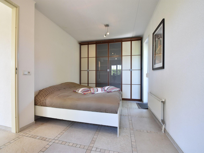 Others 5, Enticing Holiday Home in Oude with Garden, Oostflakkee